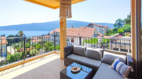 Apartment Stanislava Nearby Portonovi Resort With Seaview Terrace and Free Parking, Herceg Novi